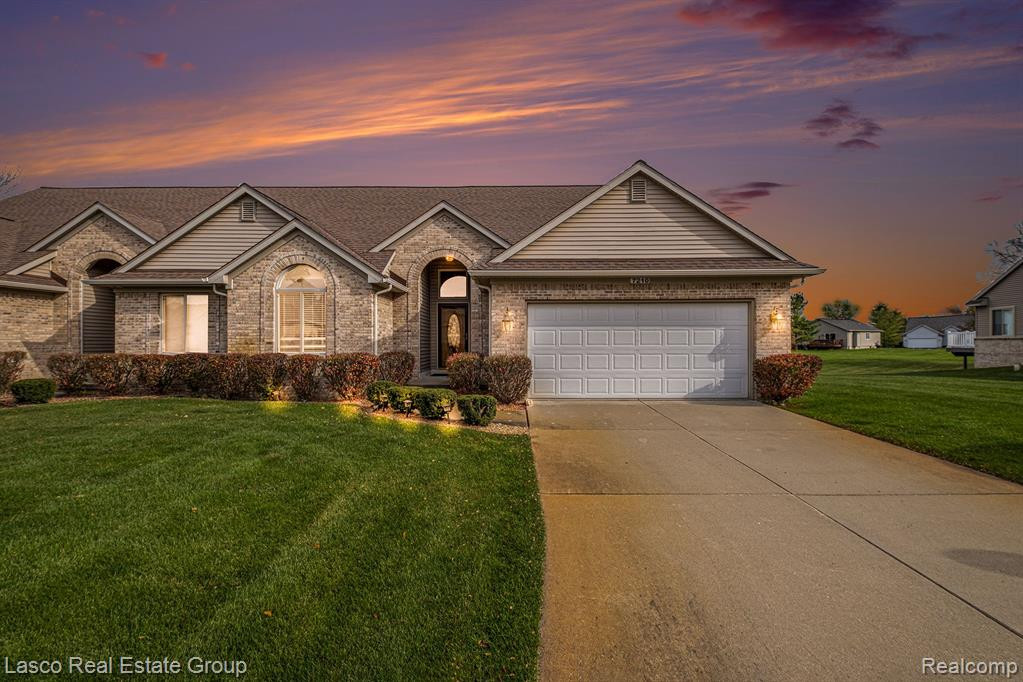 7210 HAWTHORNE Circle, Goodrich Vlg, MI — front exterior