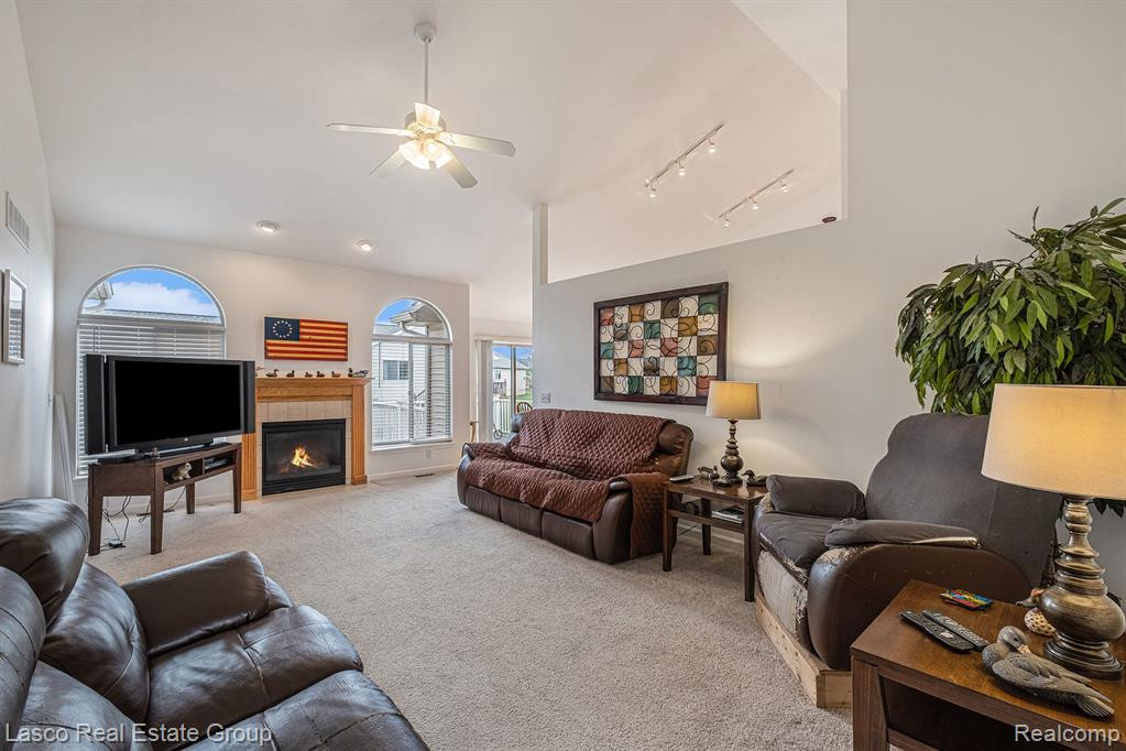 7210 HAWTHORNE Circle, Goodrich Vlg, MI — Photo 4