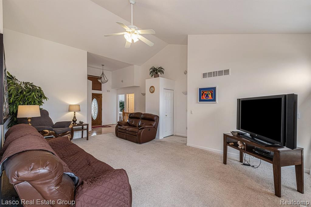7210 HAWTHORNE Circle, Goodrich Vlg, MI — Photo 5