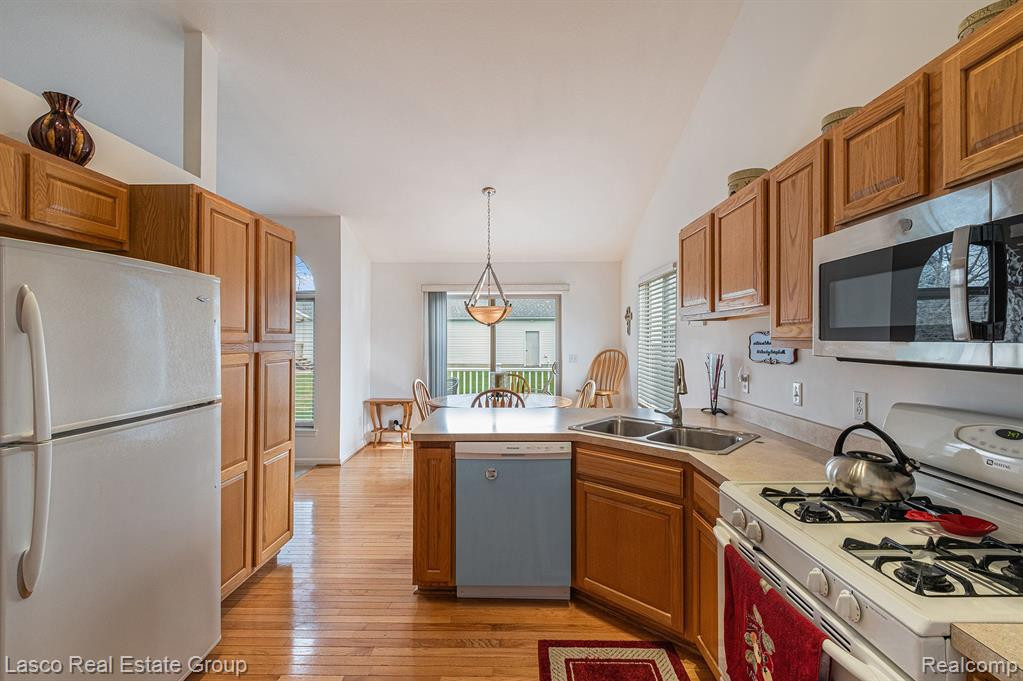 7210 HAWTHORNE Circle, Goodrich Vlg, MI — Photo 9
