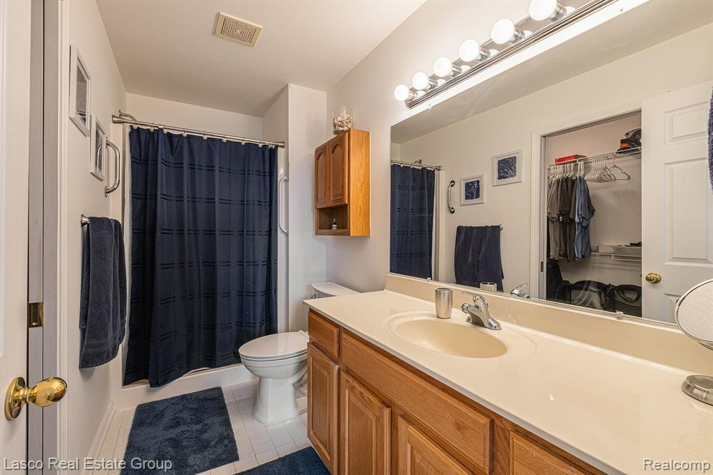 7210 HAWTHORNE Circle, Goodrich Vlg, MI — Photo 12