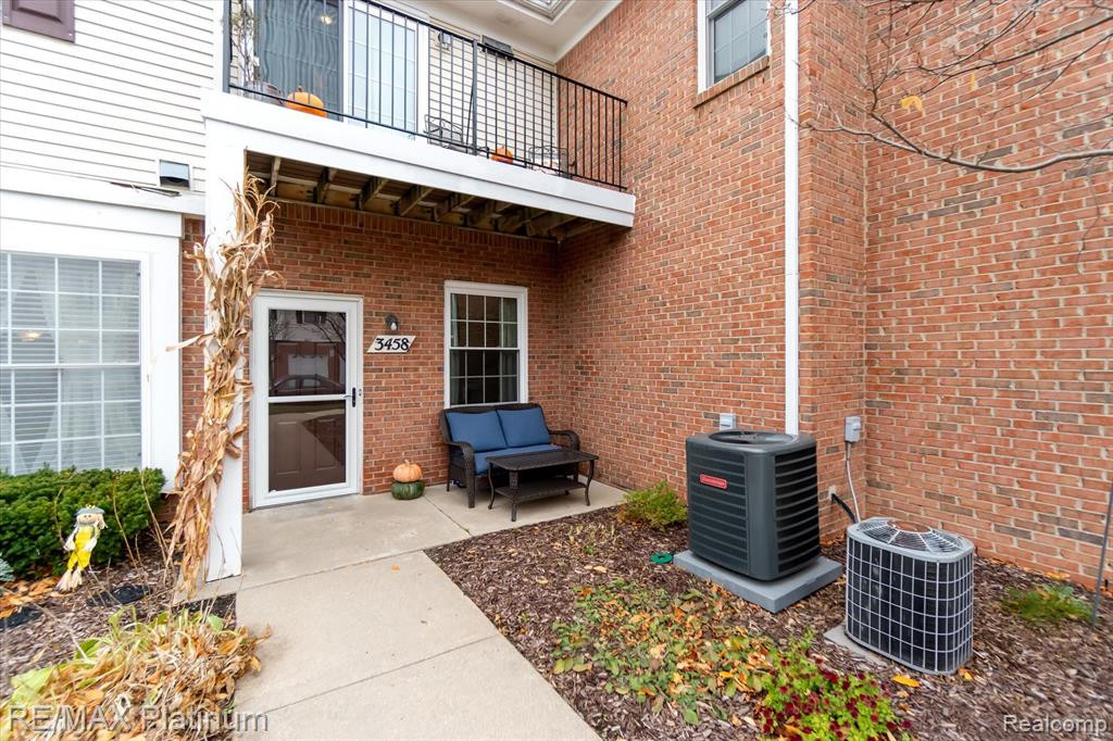 3458 KNEELAND Circle, Howell, MI 48843 — Photo 2