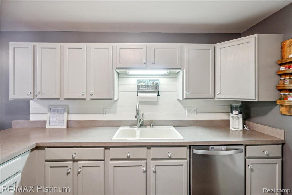 3458 KNEELAND Circle, Howell, MI 48843 — Photo 7