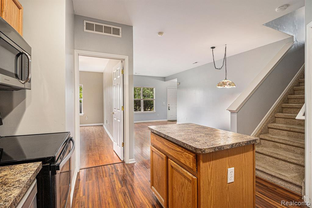 9629 LAKESIDE Drive, Ypsilanti, MI 48197 — Photo 6
