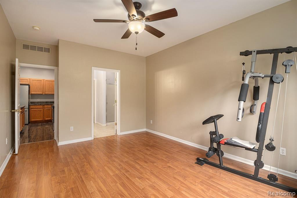 9629 LAKESIDE Drive, Ypsilanti, MI 48197 — Photo 9