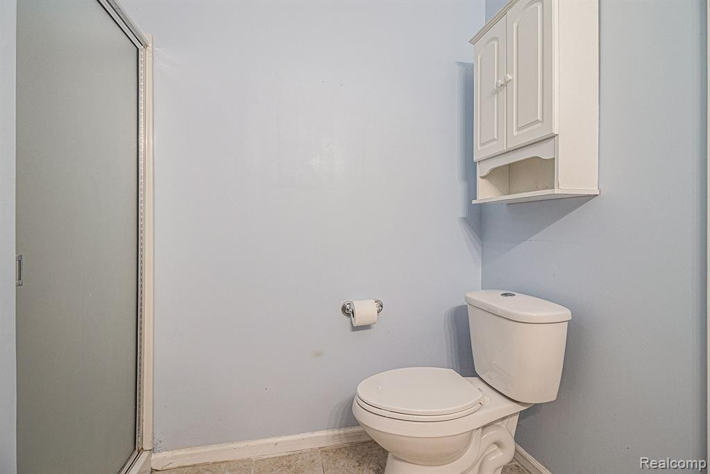 9629 LAKESIDE Drive, Ypsilanti, MI 48197 — Photo 10