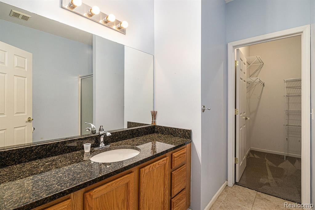 9629 LAKESIDE Drive, Ypsilanti, MI 48197 — Photo 11