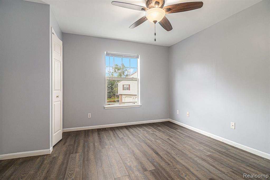 9629 LAKESIDE Drive, Ypsilanti, MI 48197 — Photo 13