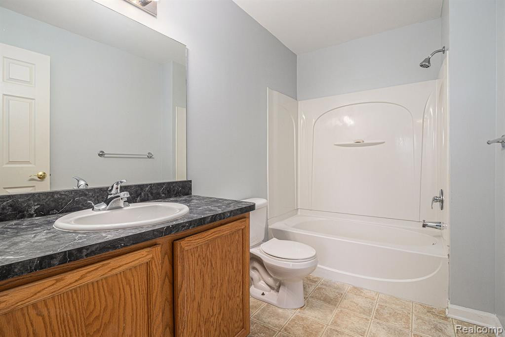 9629 LAKESIDE Drive, Ypsilanti, MI 48197 — Photo 15