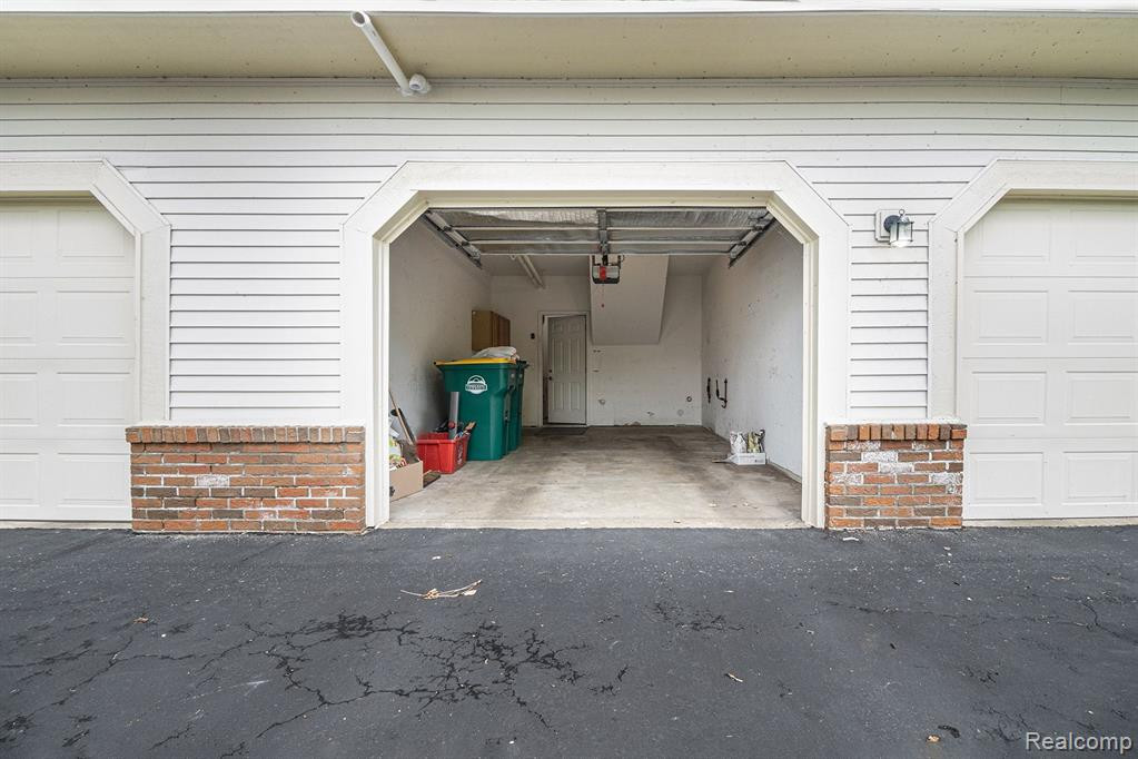 9629 LAKESIDE Drive, Ypsilanti, MI 48197 — Photo 18
