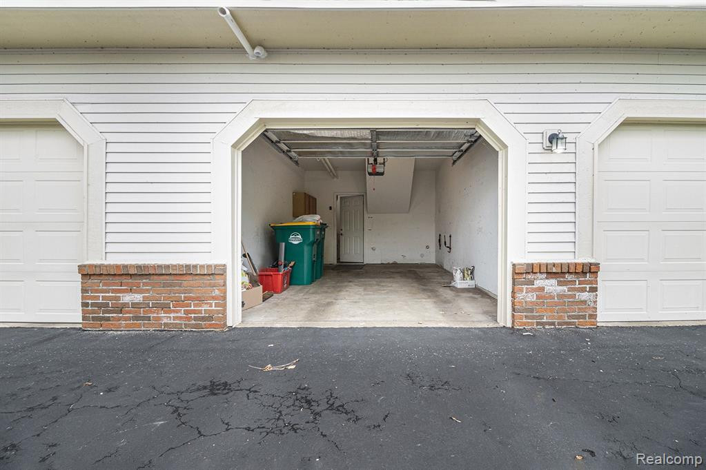 9629 LAKESIDE Drive, Ypsilanti, MI 48197 — Photo 26