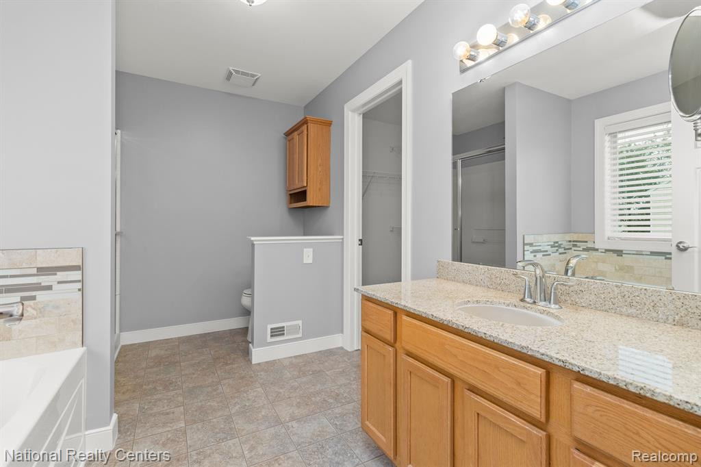 7002 WELLINGTON Lane, Ypsilanti, MI 48197 — Photo 30