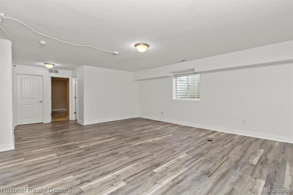 7002 WELLINGTON Lane, Ypsilanti, MI 48197 — Photo 35