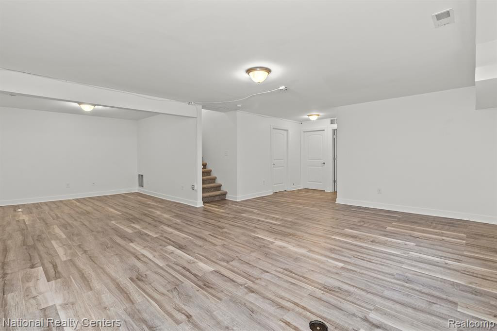 7002 WELLINGTON Lane, Ypsilanti, MI 48197 — Photo 36