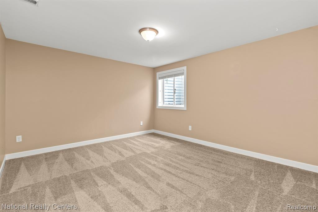 7002 WELLINGTON Lane, Ypsilanti, MI 48197 — Photo 40