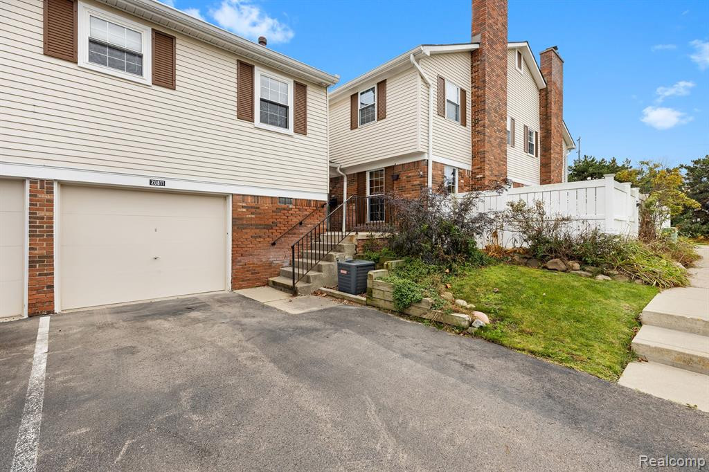 20811 W GLEN HAVEN Circle, Northville, MI 48167 — front exterior