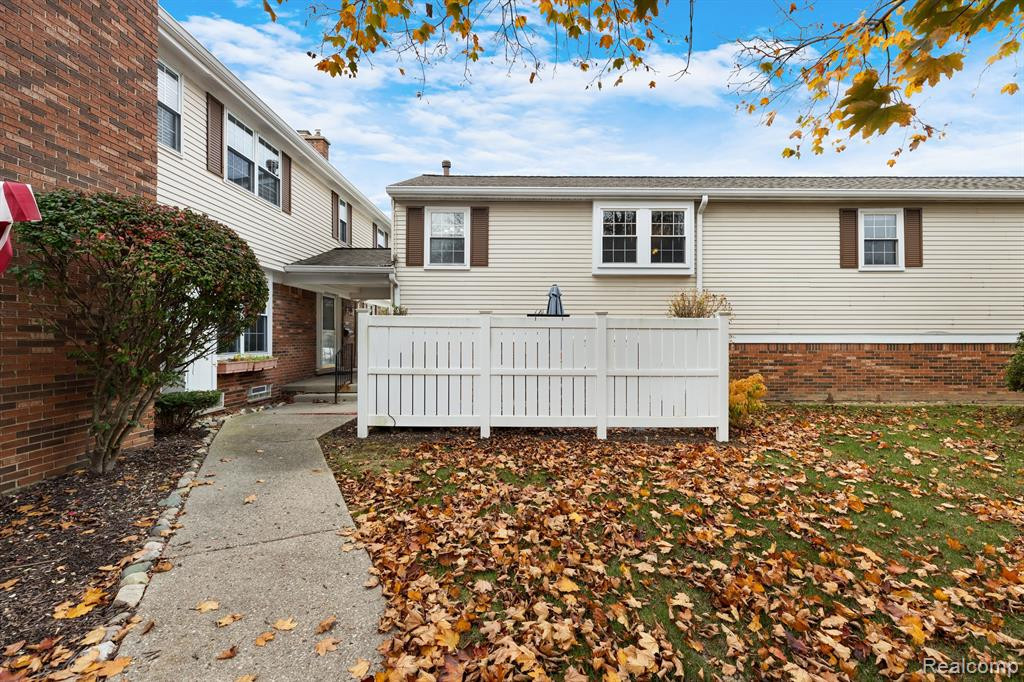 20811 W GLEN HAVEN Circle, Northville, MI 48167 — Photo 4