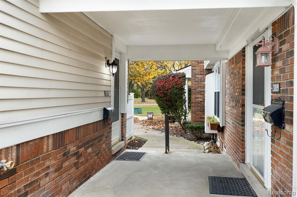 20811 W GLEN HAVEN Circle, Northville, MI 48167 — Photo 5