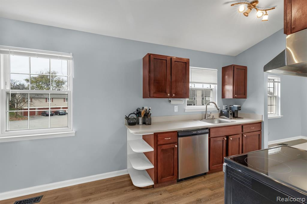 20811 W GLEN HAVEN Circle, Northville, MI 48167 — Photo 13
