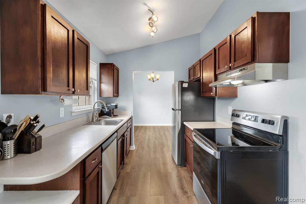 20811 W GLEN HAVEN Circle, Northville, MI 48167 — Photo 15