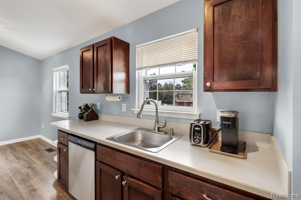 20811 W GLEN HAVEN Circle, Northville, MI 48167 — Photo 17