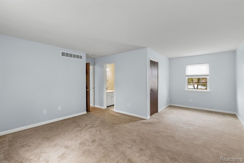 20811 W GLEN HAVEN Circle, Northville, MI 48167 — Photo 27