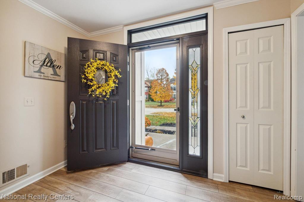 45870 Larchmont Drive, Canton, MI 48187 — Photo 4