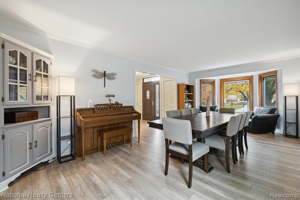 45870 Larchmont Drive, Canton, MI 48187 — Photo 8