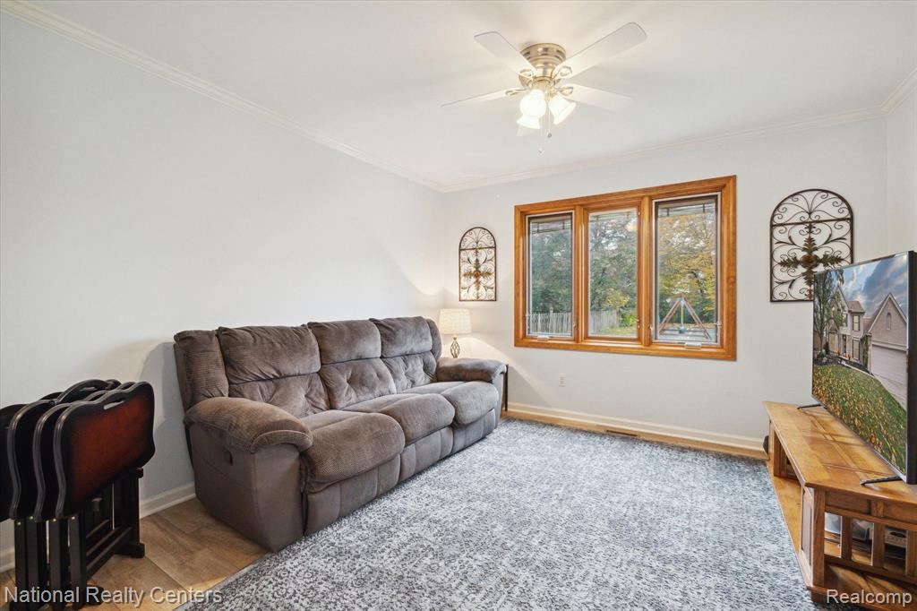 45870 Larchmont Drive, Canton, MI 48187 — Photo 9