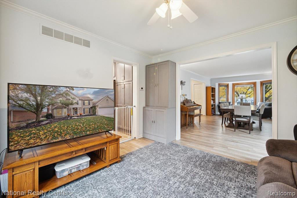 45870 Larchmont Drive, Canton, MI 48187 — Photo 10