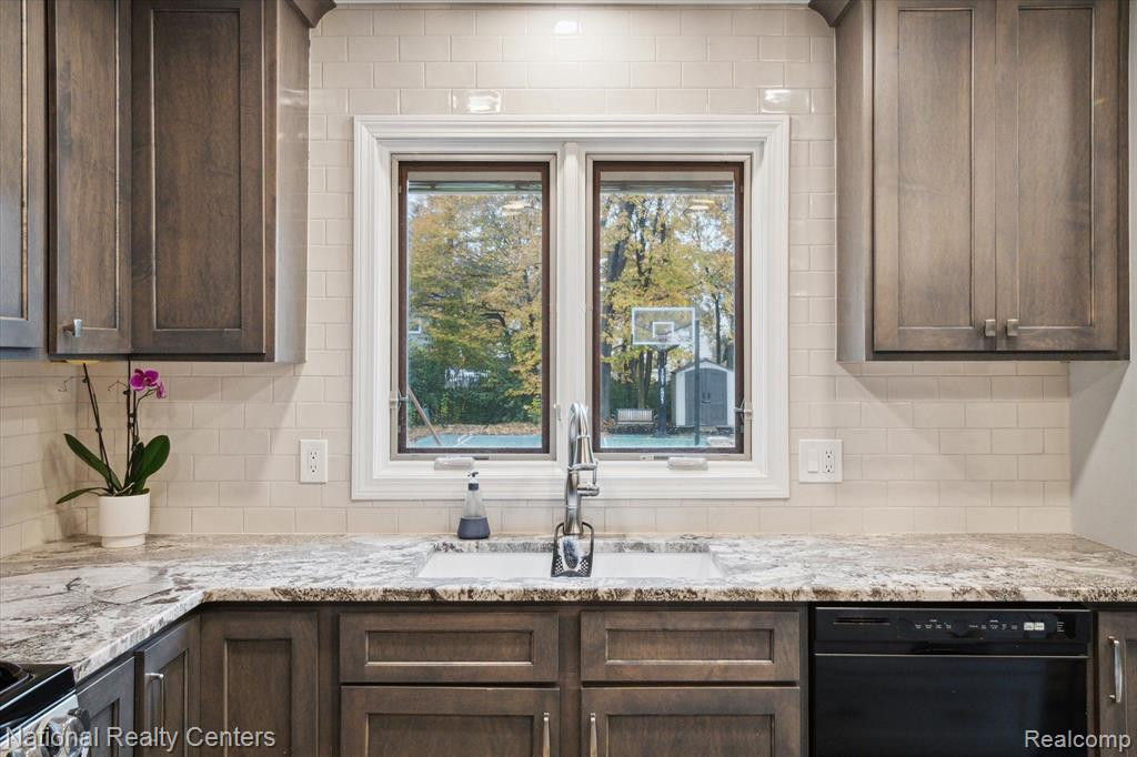 45870 Larchmont Drive, Canton, MI 48187 — Photo 13