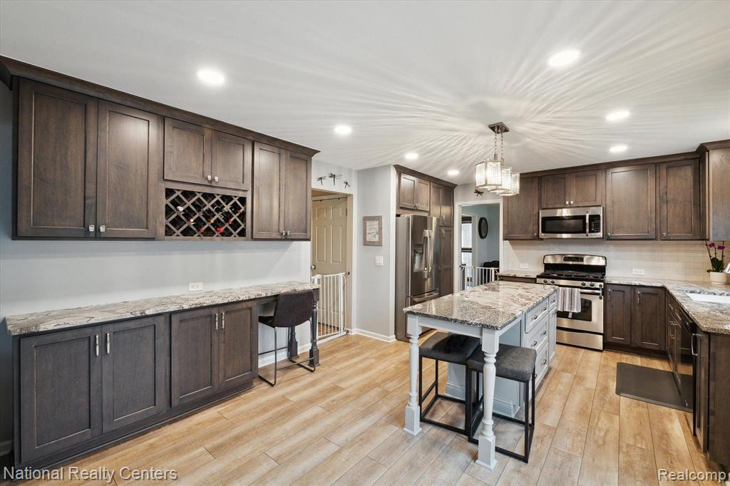 45870 Larchmont Drive, Canton, MI 48187 — Photo 16