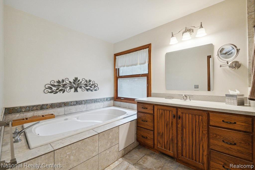 45870 Larchmont Drive, Canton, MI 48187 — Photo 21