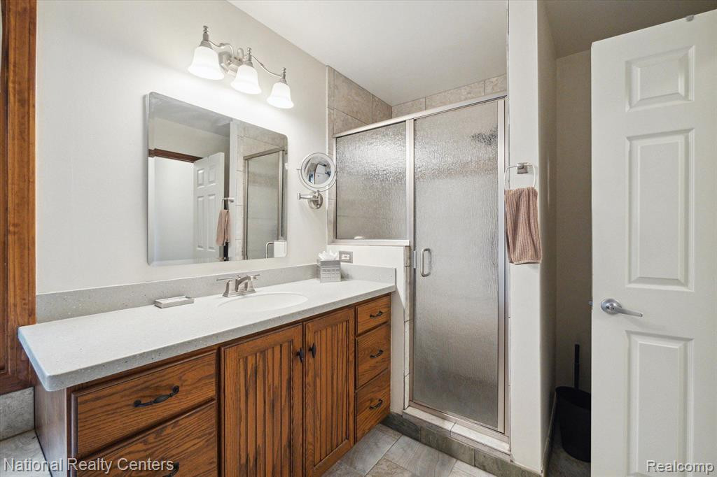 45870 Larchmont Drive, Canton, MI 48187 — Photo 22
