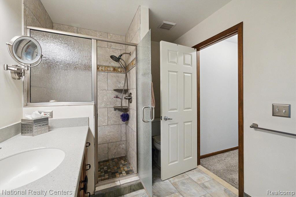 45870 Larchmont Drive, Canton, MI 48187 — Photo 23