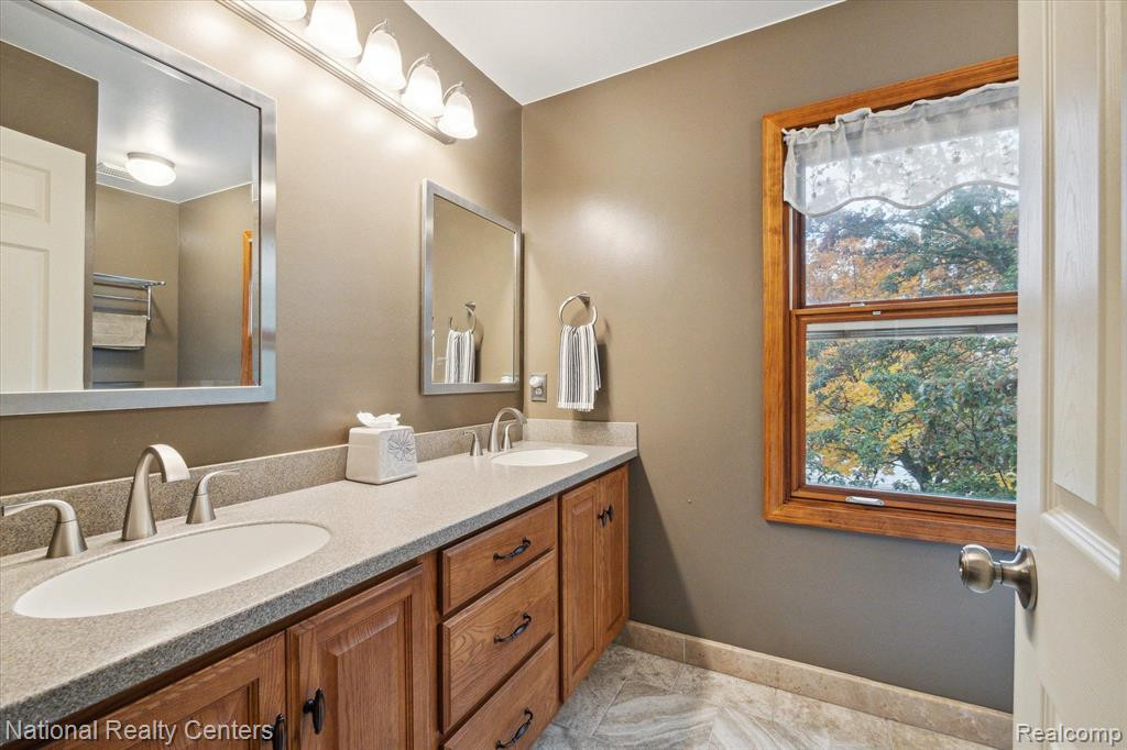45870 Larchmont Drive, Canton, MI 48187 — Photo 27