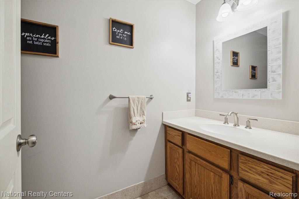 45870 Larchmont Drive, Canton, MI 48187 — Photo 38