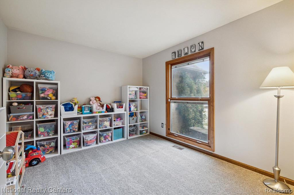 45870 Larchmont Drive, Canton, MI 48187 — Photo 39
