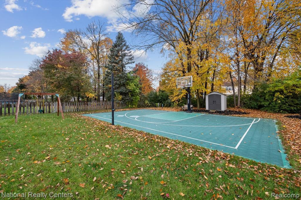 45870 Larchmont Drive, Canton, MI 48187 — Photo 45