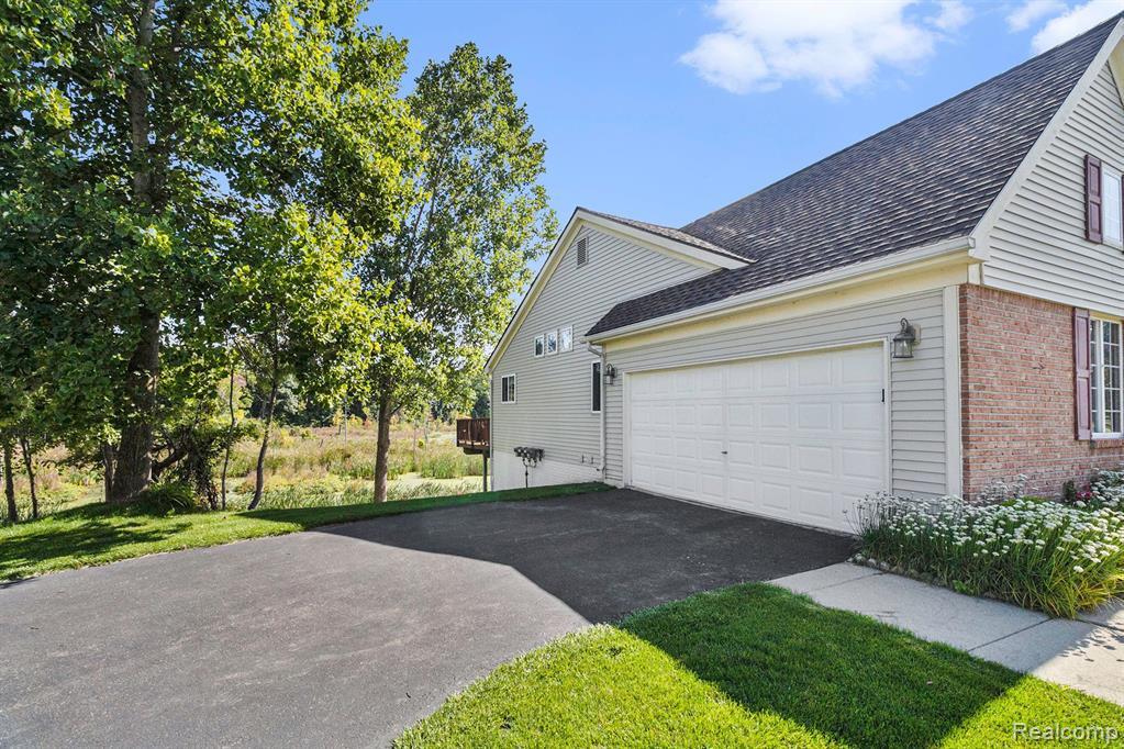 421 Lilly View, Howell, MI 48843 — Photo 5