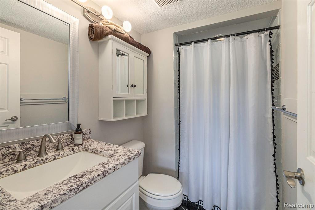 421 Lilly View, Howell, MI 48843 — Photo 19