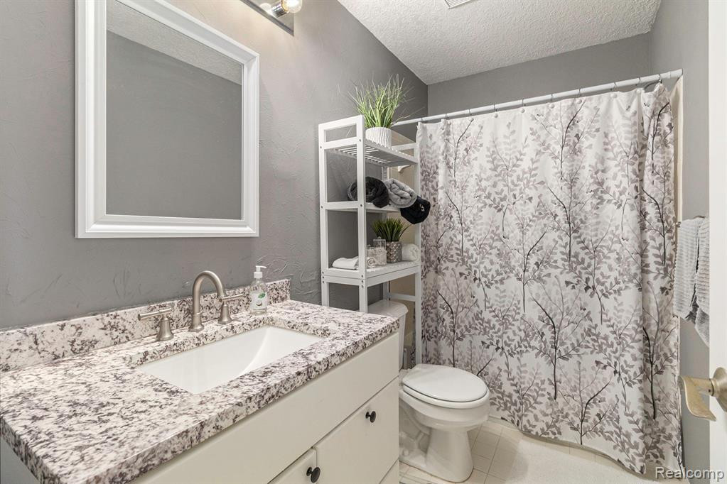 421 Lilly View, Howell, MI 48843 — Photo 22