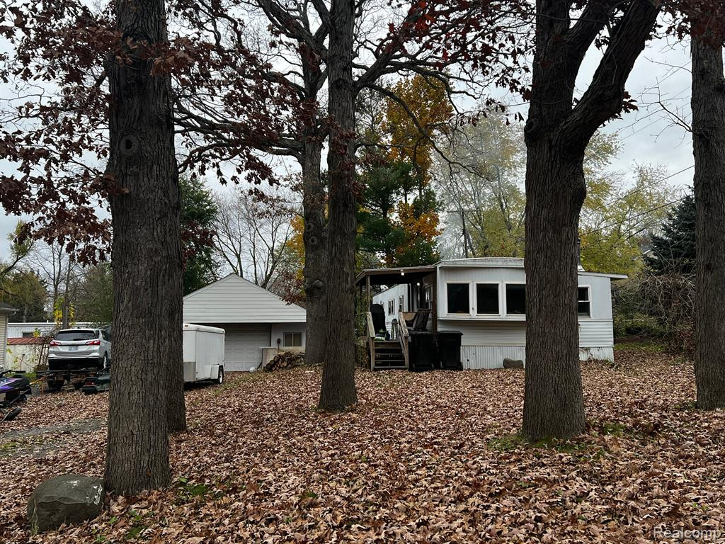 8321 VISTAVIEW Drive, Brighton, MI 48114 — front exterior