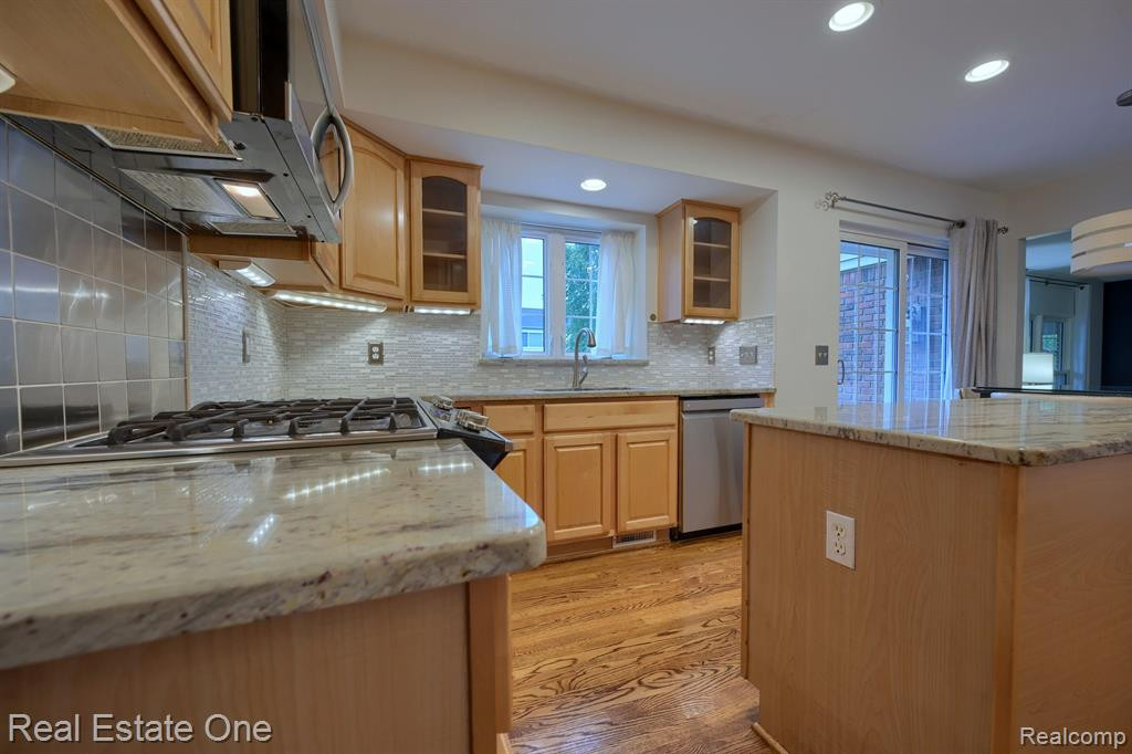 46533 POLO Drive, Canton, MI 48187 — Photo 10