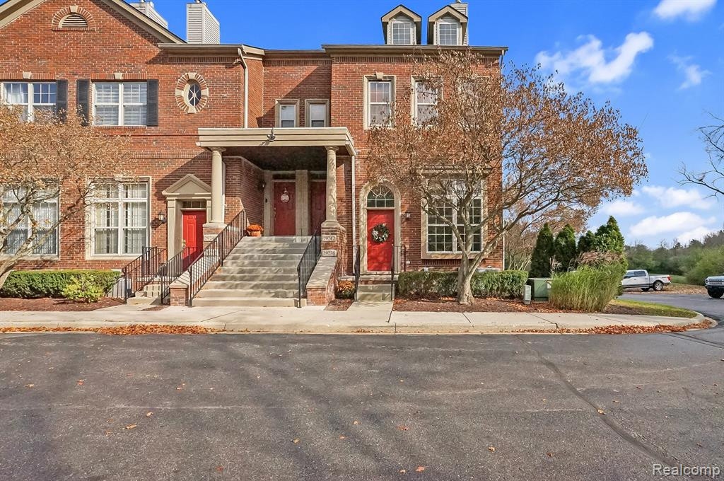 29238 GLEN OAKS Boulevard W, Farmington Hills, MI 48334 — Photo 2