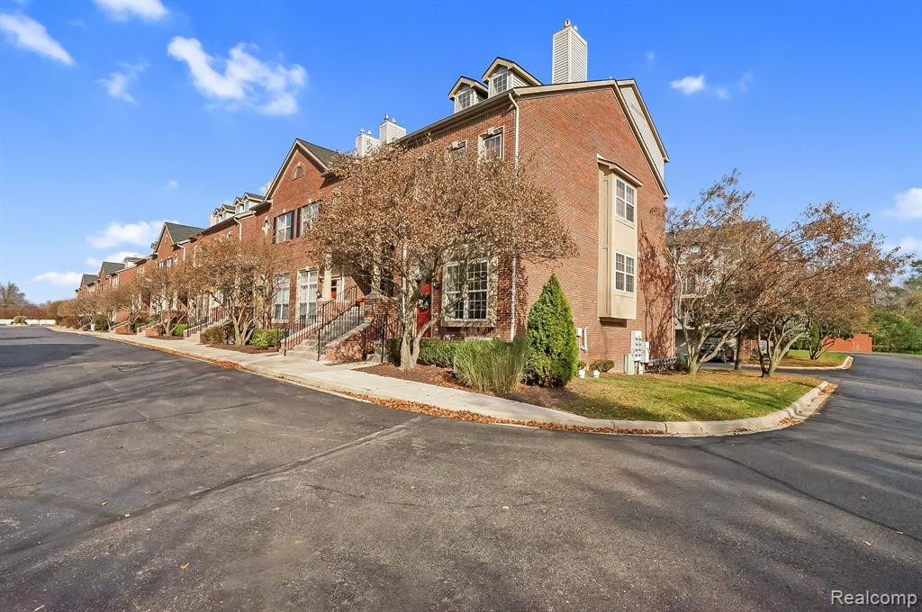 29238 GLEN OAKS Boulevard W, Farmington Hills, MI 48334 — Photo 3