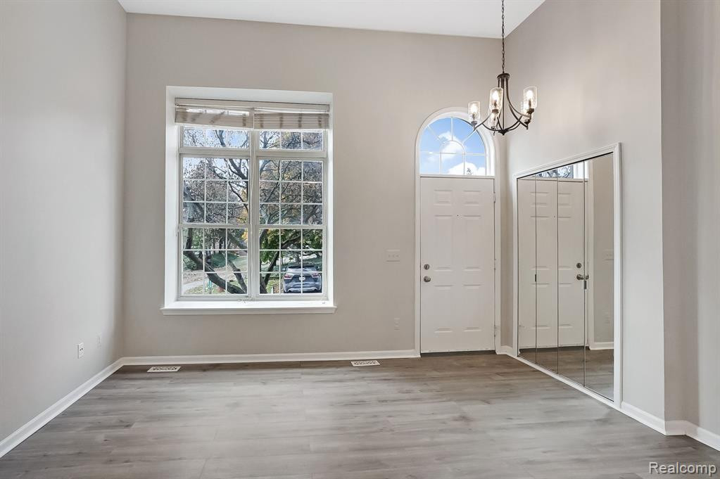 29238 GLEN OAKS Boulevard W, Farmington Hills, MI 48334 — Photo 4