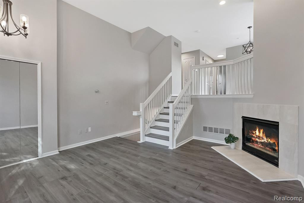 29238 GLEN OAKS Boulevard W, Farmington Hills, MI 48334 — Photo 5
