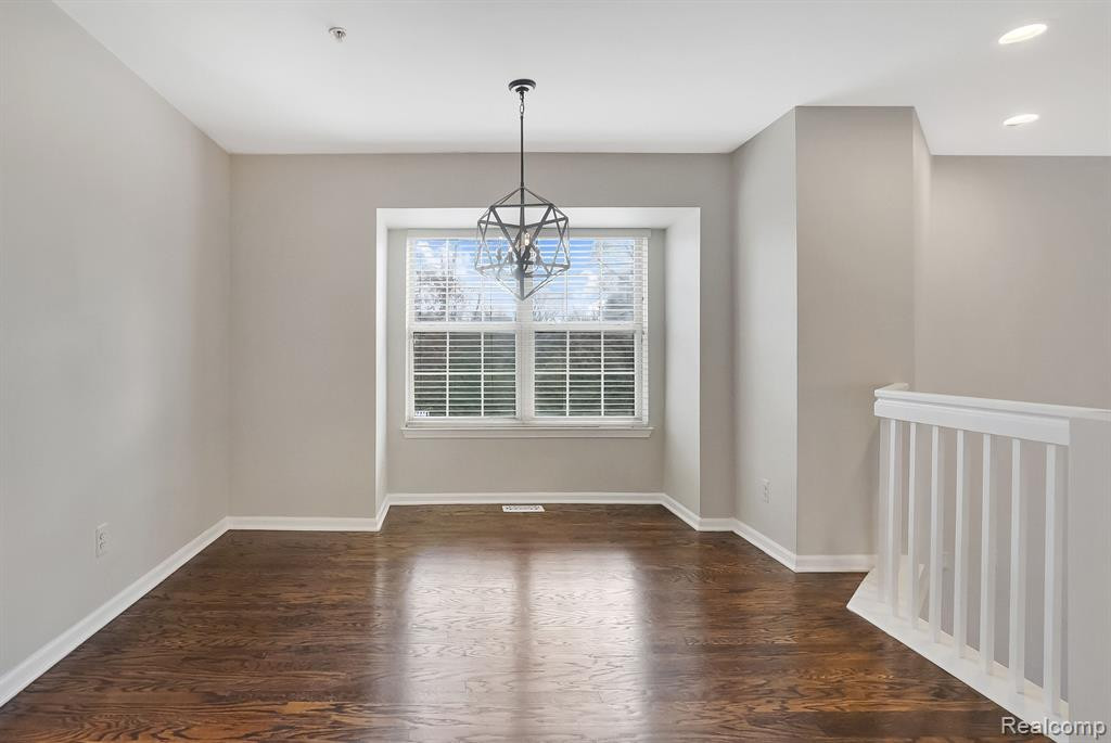 29238 GLEN OAKS Boulevard W, Farmington Hills, MI 48334 — Photo 8