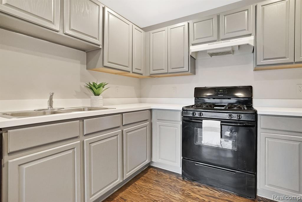 29238 GLEN OAKS Boulevard W, Farmington Hills, MI 48334 — Photo 9